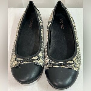 Vionic black leather and snakeskin pattern flats size 10